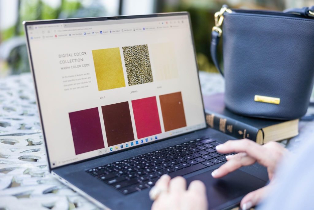 Personal stylist digital color swatches